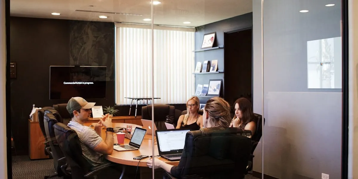 Equipe acompanhando o ciclo de vida dos ativos de TI